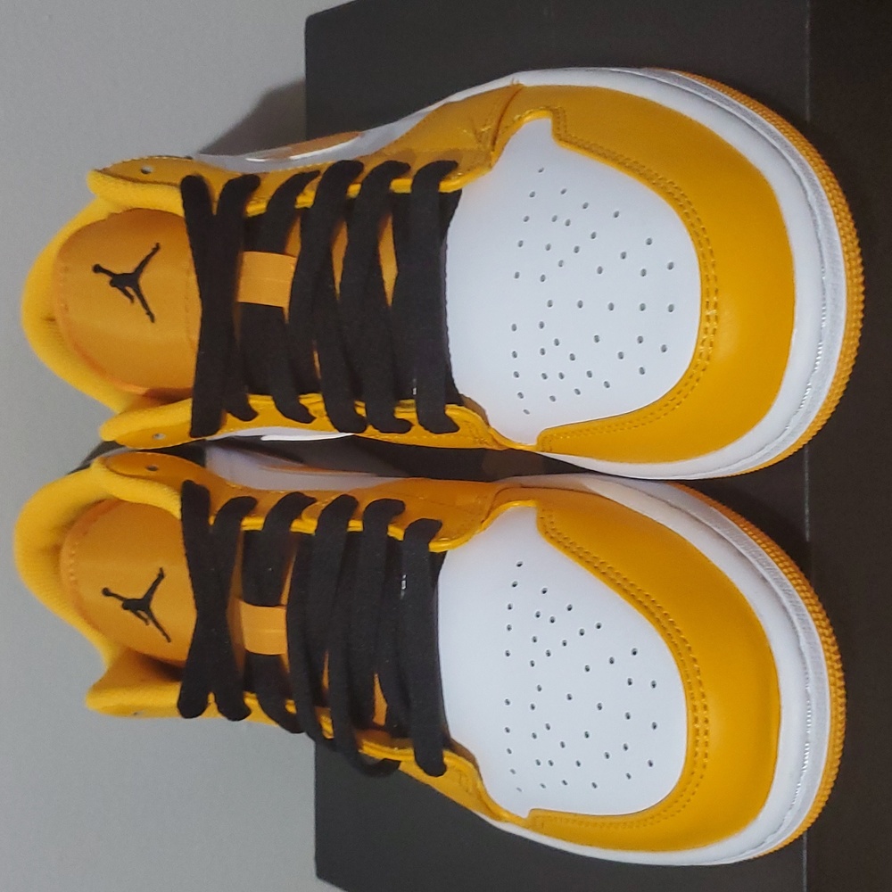 Air Jordan 1 low taxi